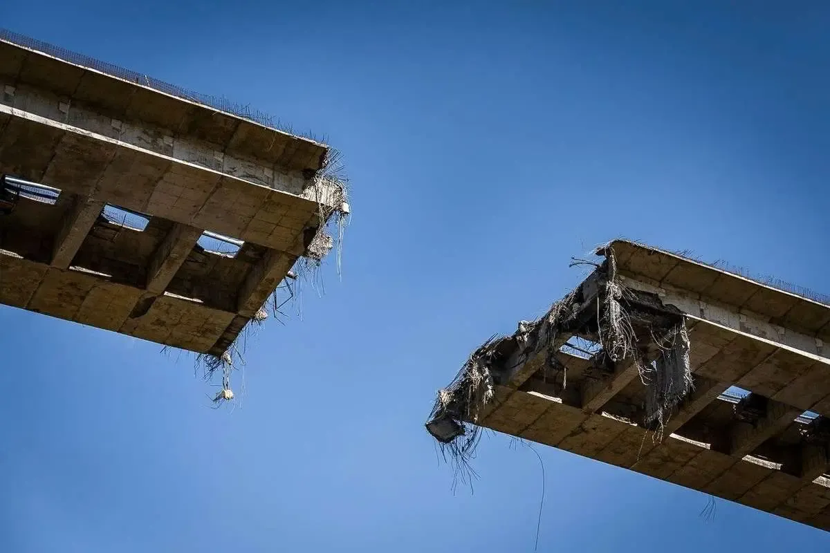 حمله موشکی به یک پل در کرج