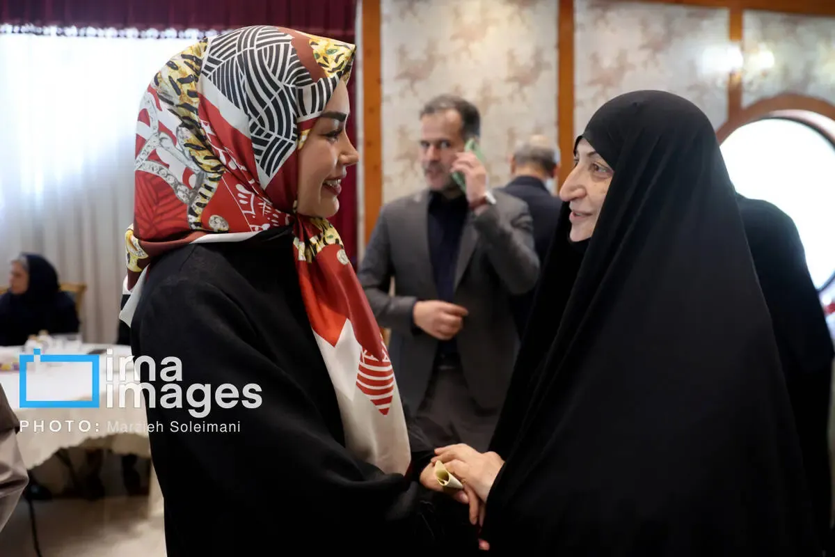 حضور دختر پزشکیان، همسر عراقچی و فاطمه مهاجرانی در یک نمایشگاه حضور دختر پزشکیان، همسر عراقچی و فاطمه مهاجرانی در یک نمایشگاه