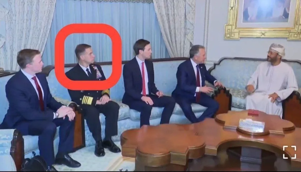 تصویری از حضور فرمانده سنتکام در کنار داماد ترامپ در هیئت مذاکره کننده آمریکا