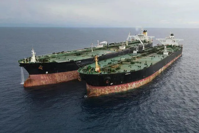 ابرنفتکش ایرانی آرمان ۱۱۴ توقیفی در اندونزی حراج شد