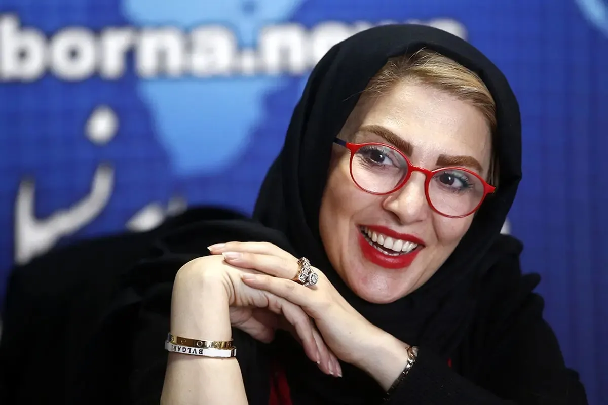 حمله ژیلا صادقی به احسان کرمی / ژیلا صادقی: احسان کرمی به زودی از آمریکا شوت میشی بیرون