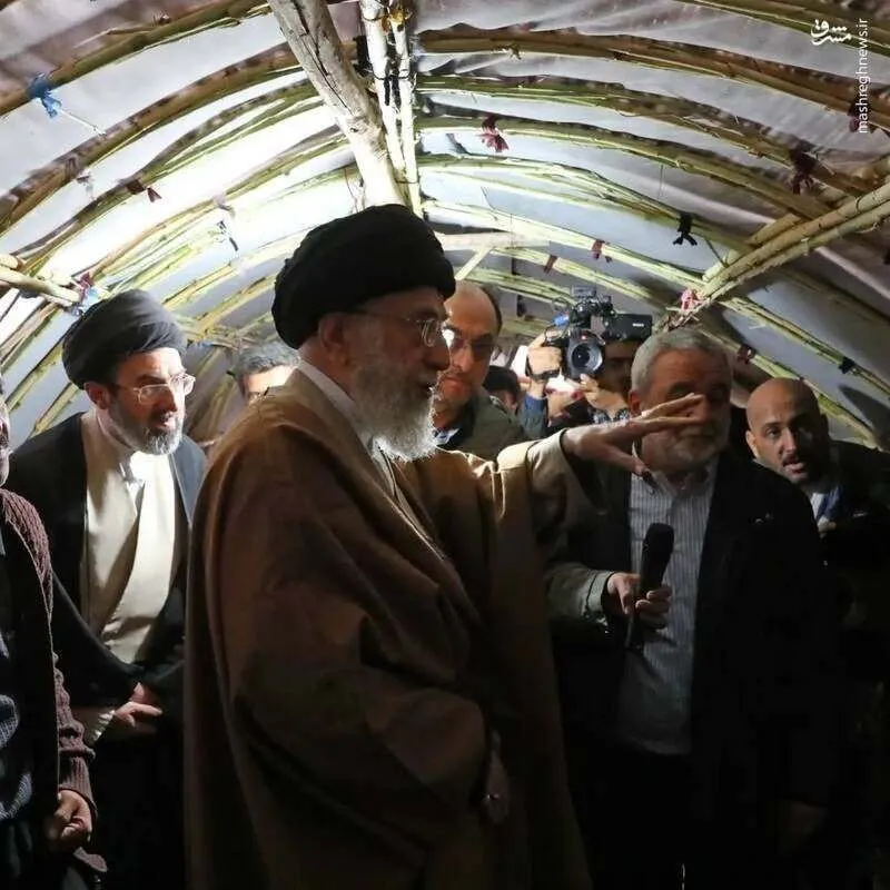 رهبر انقلاب و سید مجتبی خامنه ای