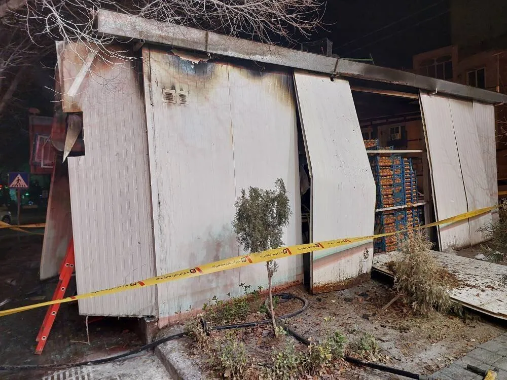 وقوع انفجار و آتش سوزی در خیابان پیروزی