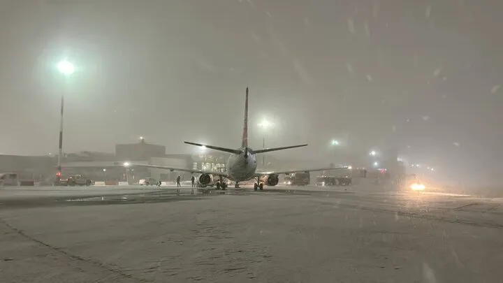 فرودگاه مشهد در پی پیش‌بینی بارش سنگین برف هشدار داد