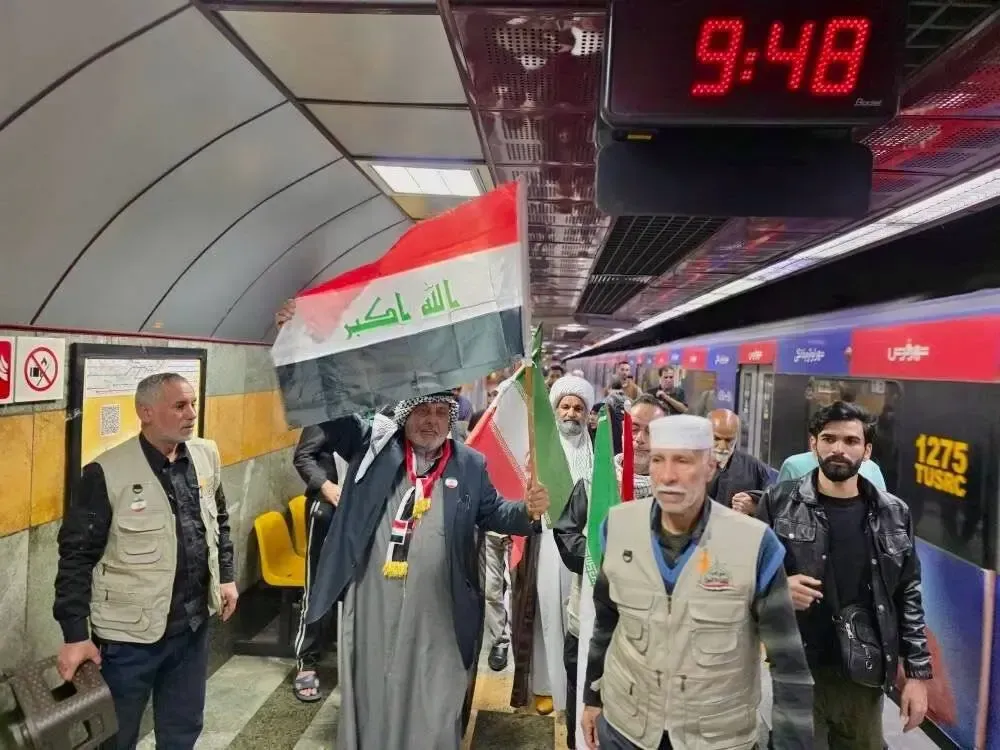 مسافران عراقی در متروی تهران
