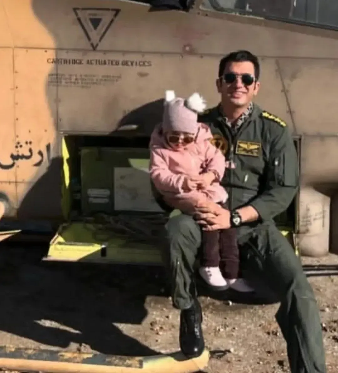 تصویر خلبان بالگرد ارتش که امروزدر اصفهان سقوط کرد