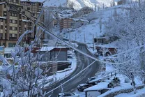 تصاویری از بارش برف سنگین در شمشک