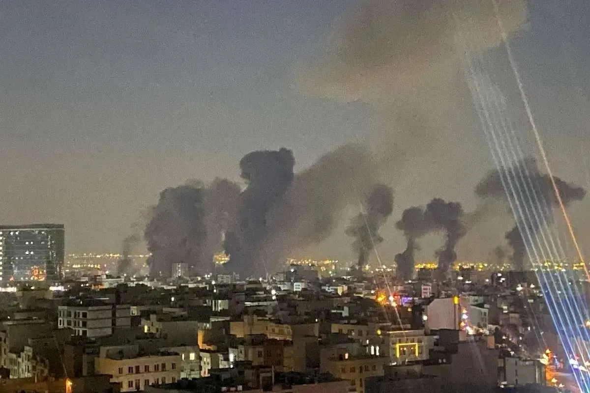 گزارش زنده از هفتمین روز جنگ/ حملات سنگین به تهران و شیراز