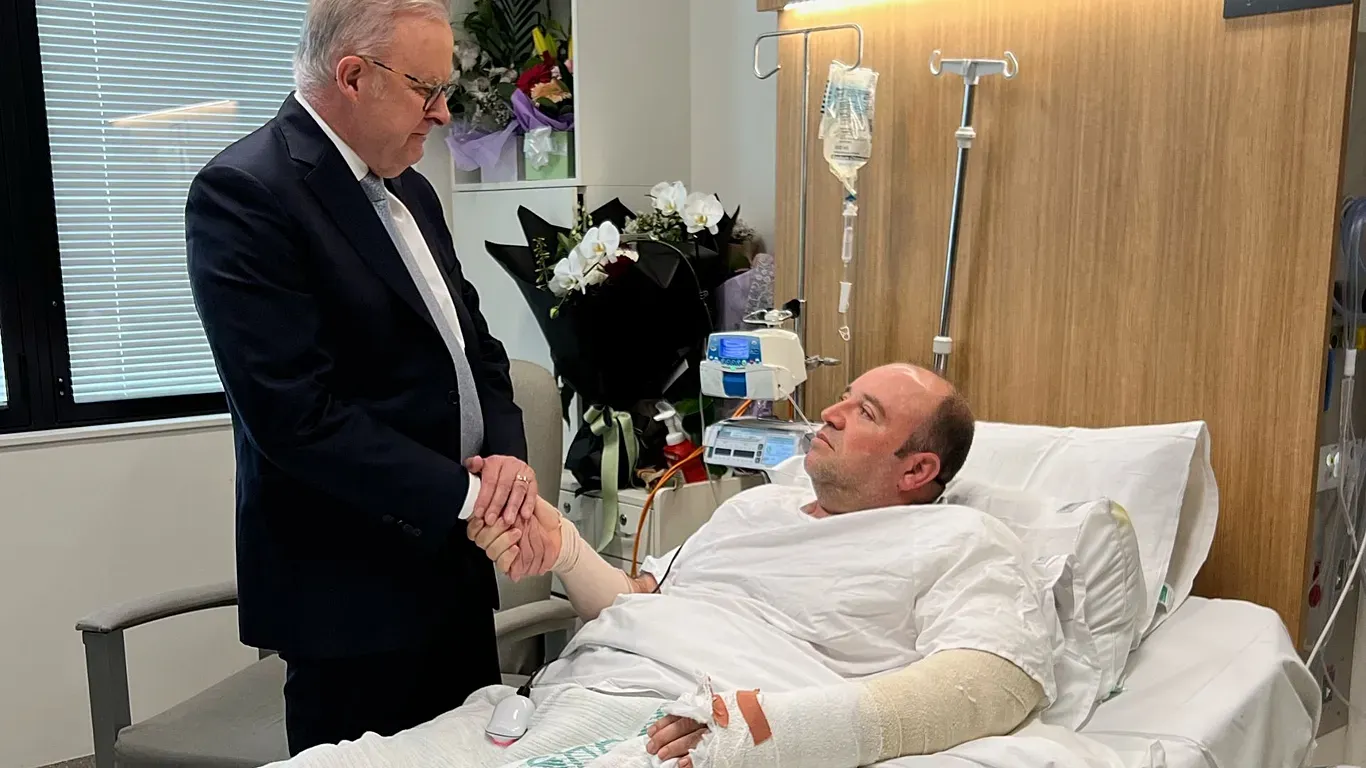 حمله تروریستی سیدنی؛ جمع‌آوری پاداش ۱.۵ میلیون دلاری برای احمد الاحمد «قهرمان ساحل بوندای»