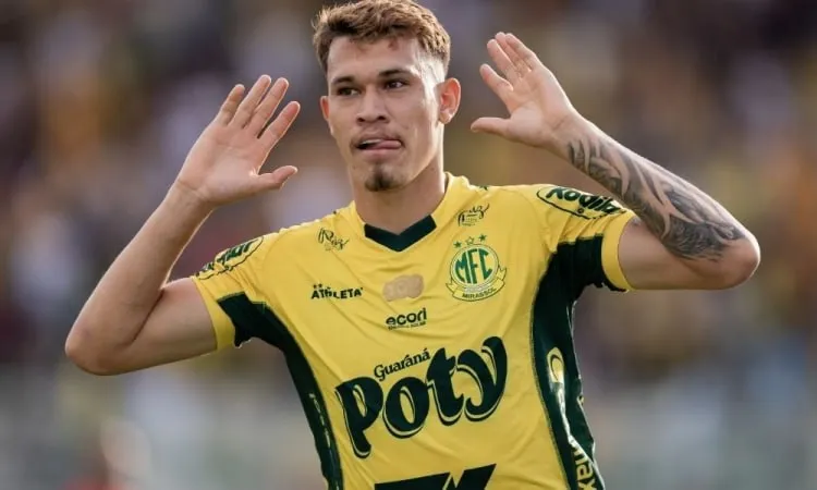 مهاجمی از تیم چهارم سری آ؛ اولین گزینه نقل و انتقالات پرسپولیس!