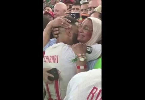 (ویدئو) اشک شوق مادر اسماعیل صیباری، بازیکن مراکش بعد از صعود