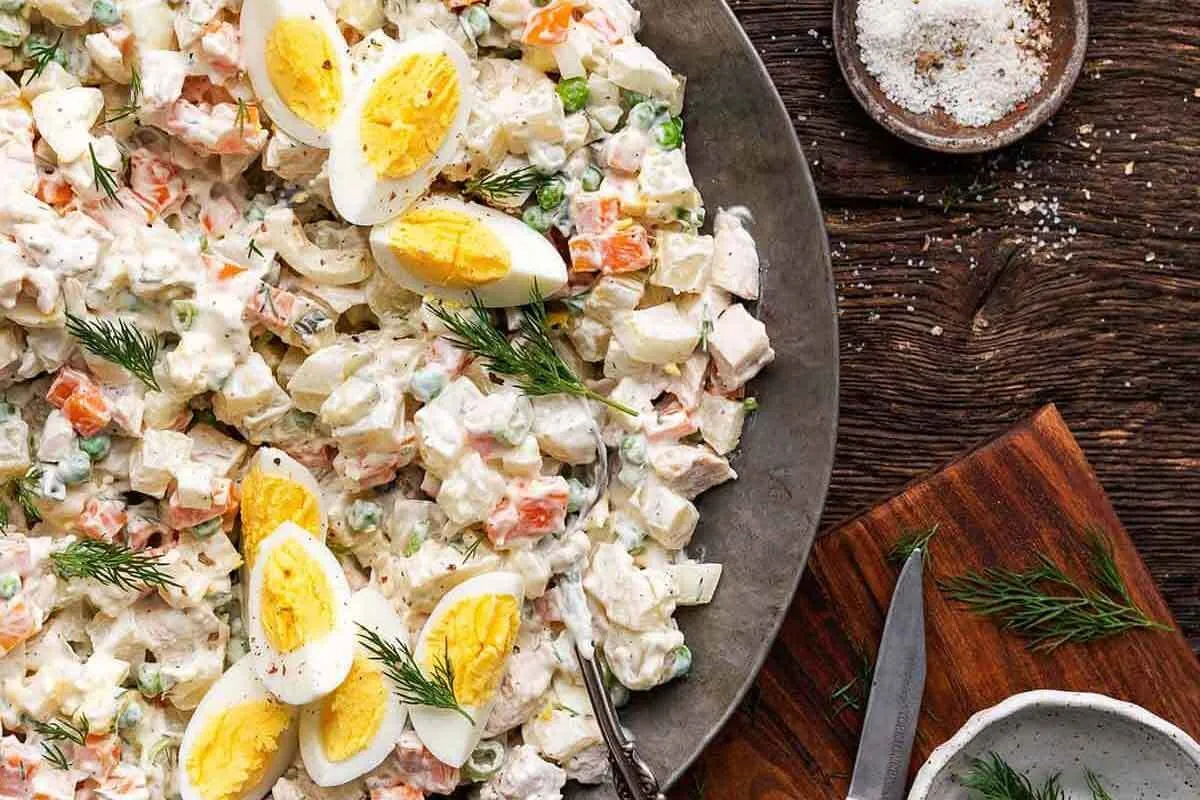 سالاد الویه روسی؛ دستور پخت اصیل این سالاد را یاد بگیرید