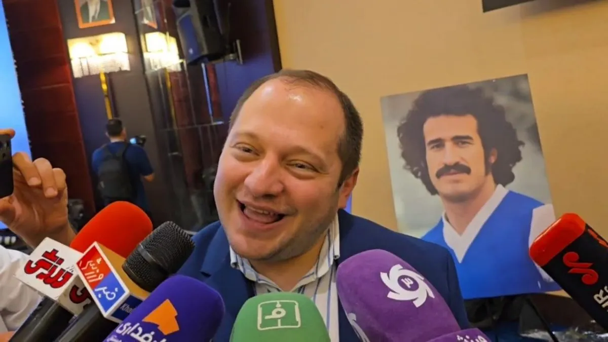 (ویدئو) خنده‌های محمودرضا بابایی عضو هیات مدیره استقلال بعد از گل هفتم!