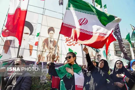 عکس پربازدید از اربعین رهبر شهید انقلاب