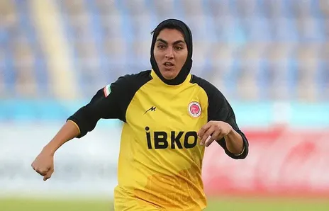 زهرا قنبری، کاپیتان تیم ملی فوتبال بانوان ایران: مجری صداوسیما با ما خوب صحبت نکرد و همه ناراحت شدیم