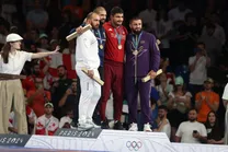 عکس| امیرحسین زارع، به این شکل مدال نقره را پس زد!