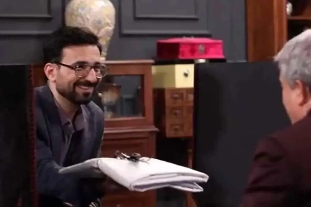 (ویدئو) توضیح مجری صداوسیما برای اهدای کفن به مهمان‌ها