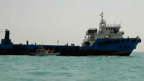 خروج اولین نفتکش حامل گاز از خلیج فارس