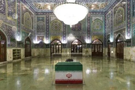 (عکس) محل دقیق مرقد رهبر شهید انقلاب و اعضای خانواده ایشان در حرم مطهر امام رضا (ع)