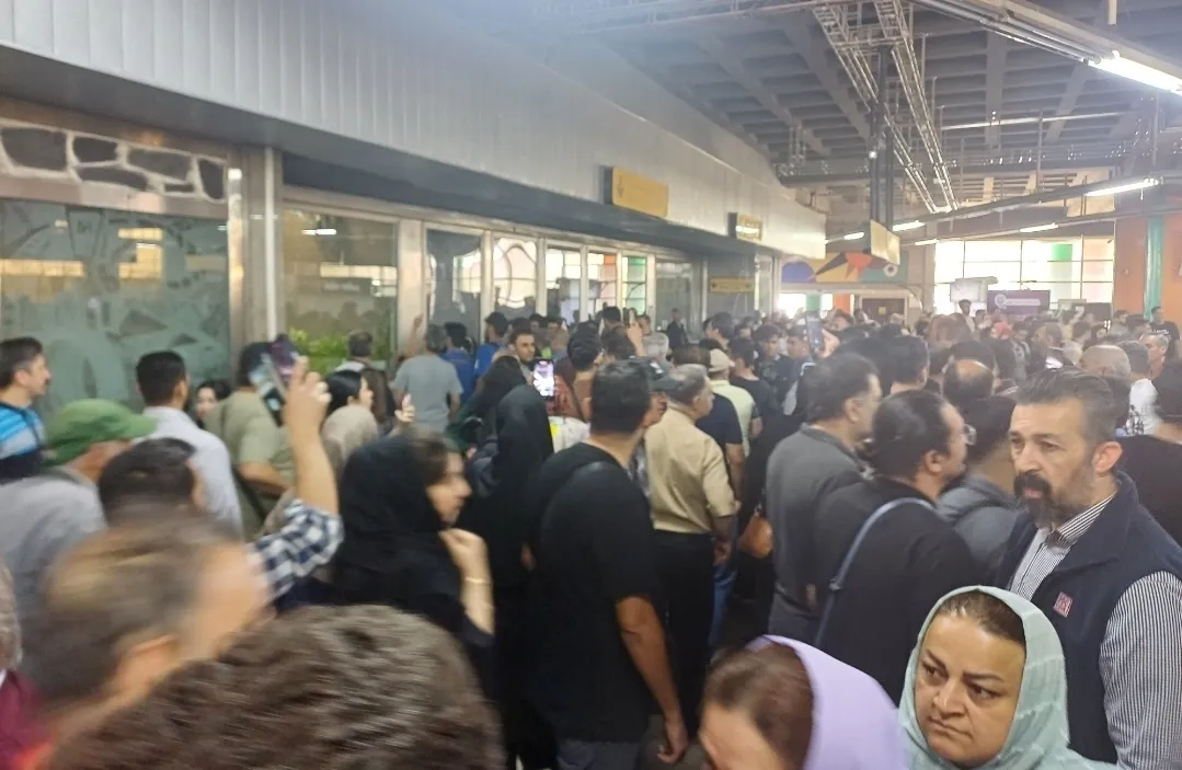 (ویدئو) وضعیت عجیب مسافران مترو کرج؛ برخی مسافران با وانت به کرج برگشتند!