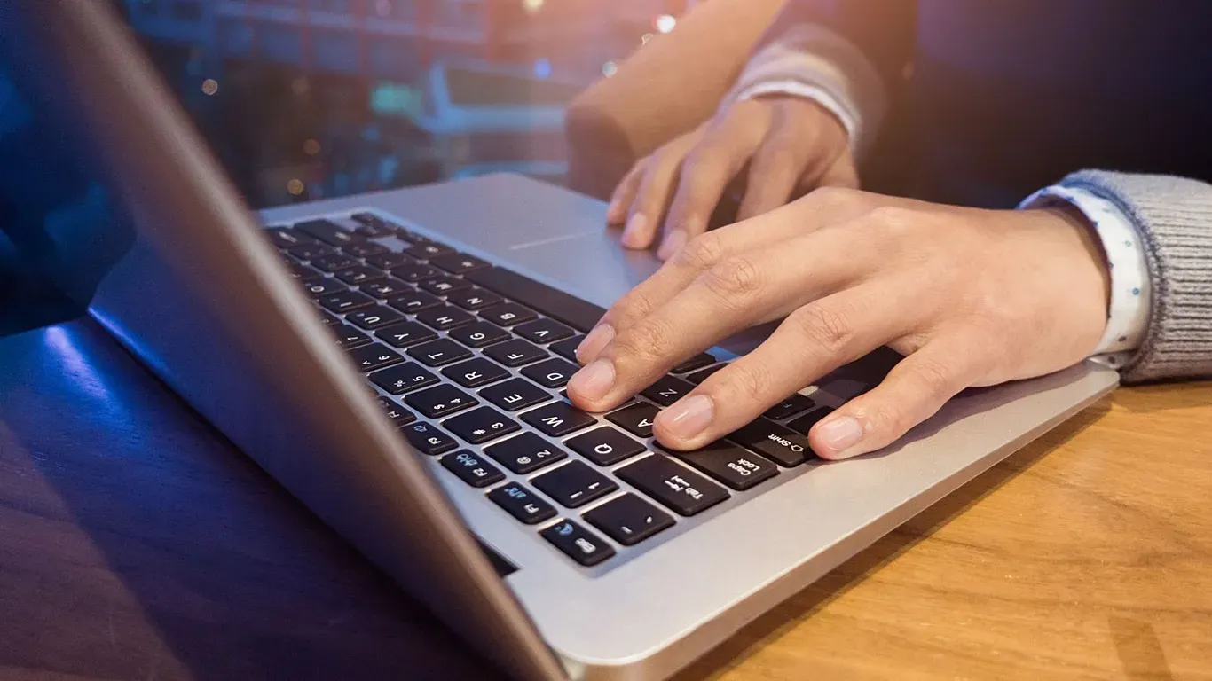 در دنیای مخفی و عجیب فروش اسپرم چه می‌گذرد؟ | تقاضای رابطه جنسی برای اهدای اسپرم رایگان!