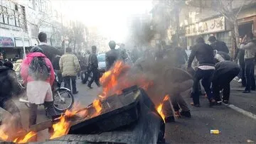 پاسخ روزنامه اصولگرا به یک پرسش: مگر نمی‌گوییم امنیت هست پس این امنیت کجا بود که این همه تخریب و قتل صورت گرفت؟