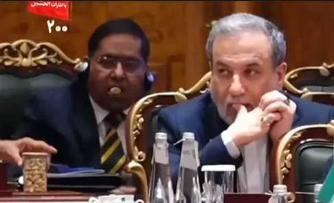 (ویدئو) آجیل خوری عجیب سخنگوی وزارت خارجه هند در نشست سران بریکس