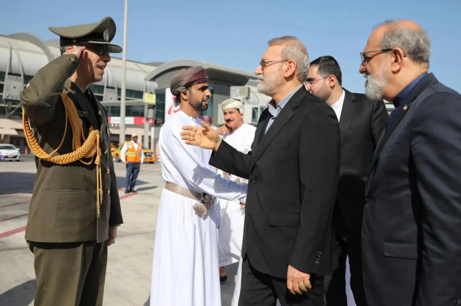 منابع عمانی: علی لاریجانی فردا به مسقط می‌رود