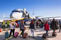 چرا مسافران همیشه از یک طرف خاص وارد هواپیما می‌شوند؟