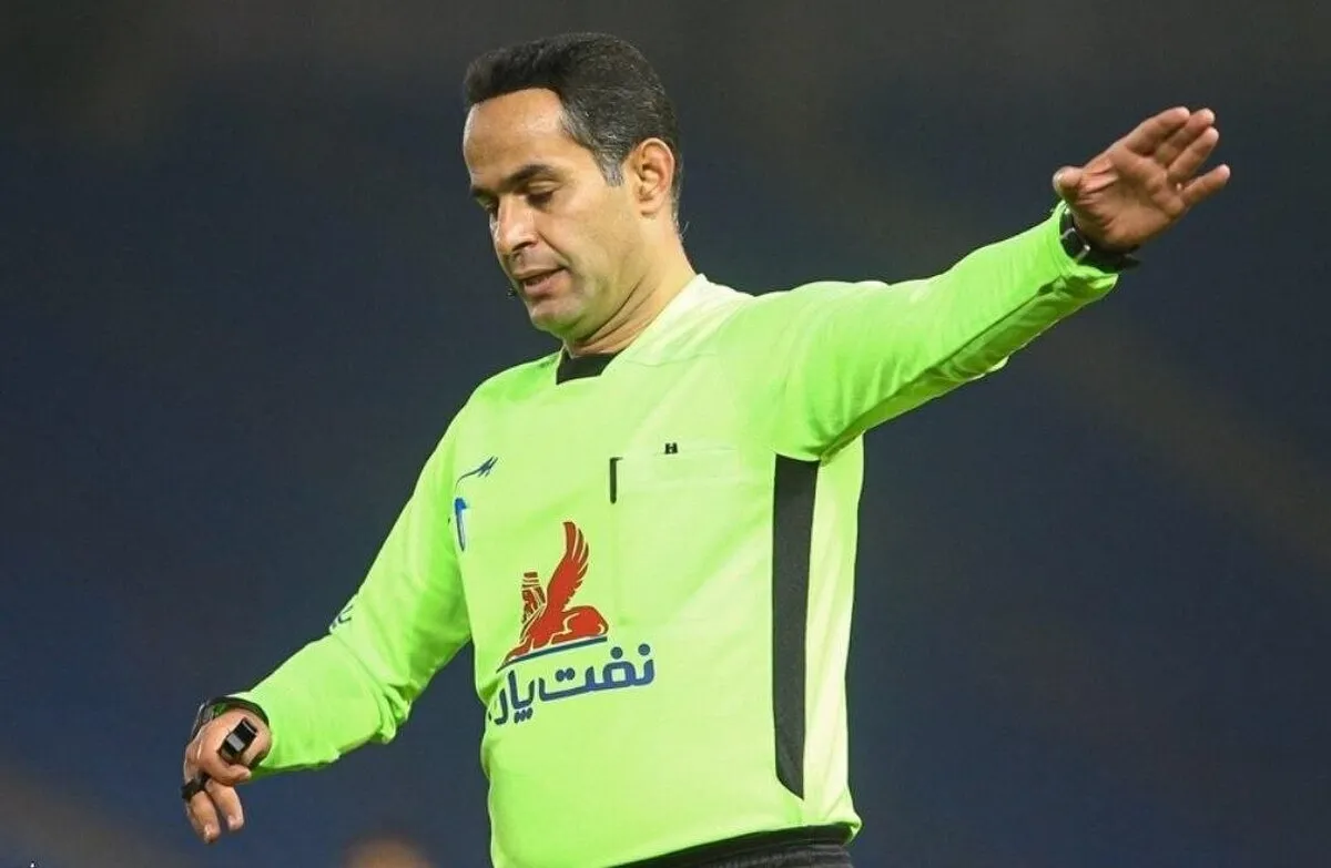 (ویدئو) وضعیت عجیب ماشین داور بازی شمس‌آذر - پرسپولیس؛ چه کسانی به ماشین رضا مهدوی حمله کردند؟