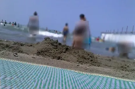 کلیپ جنجالی از مردان و زنان نیمه برهنه در ساحل سیمرغ کیش