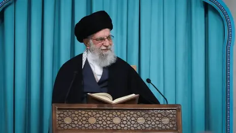 عکس | نوشته معنادار انگشتر رهبر انقلاب