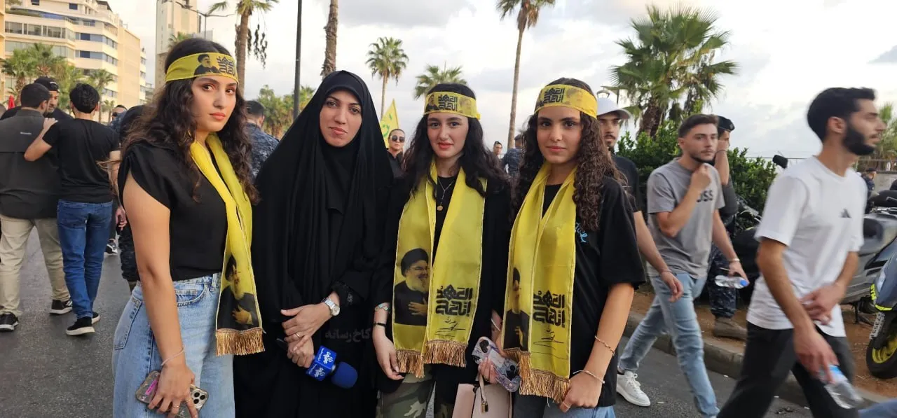 تصویر خبرساز آمنه سادات ذبیح‌پور در کنار دختران لبنانی