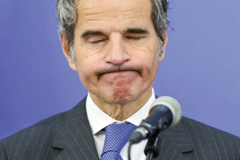 گروسی: اگر ایران تصمیم به قطع همکاری با آژانس بگیرد تنش زیاد می‌شود