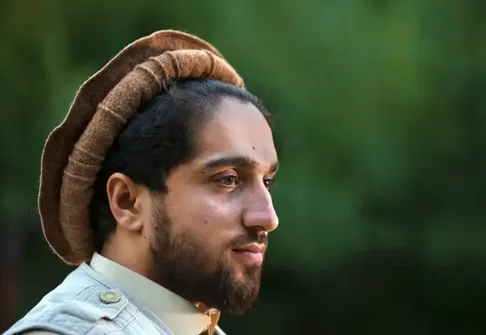 (ویدئو) ادای احترام احمد مسعود (فرزند احمد شاه مسعود) به رهبر شهید انقلاب