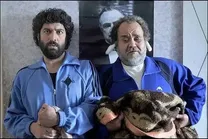 (ویدیو) اشک‌های مجید صالحی مقابل منزل زنده‌یاد اکبر عبدی
