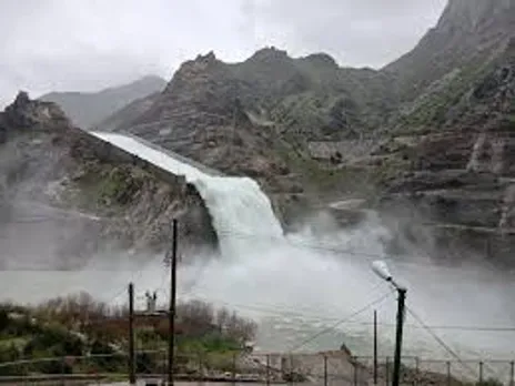ویدئو؛ تصاویری زیبا از حجم سنگین آب در سد داریان در کرمانشاه