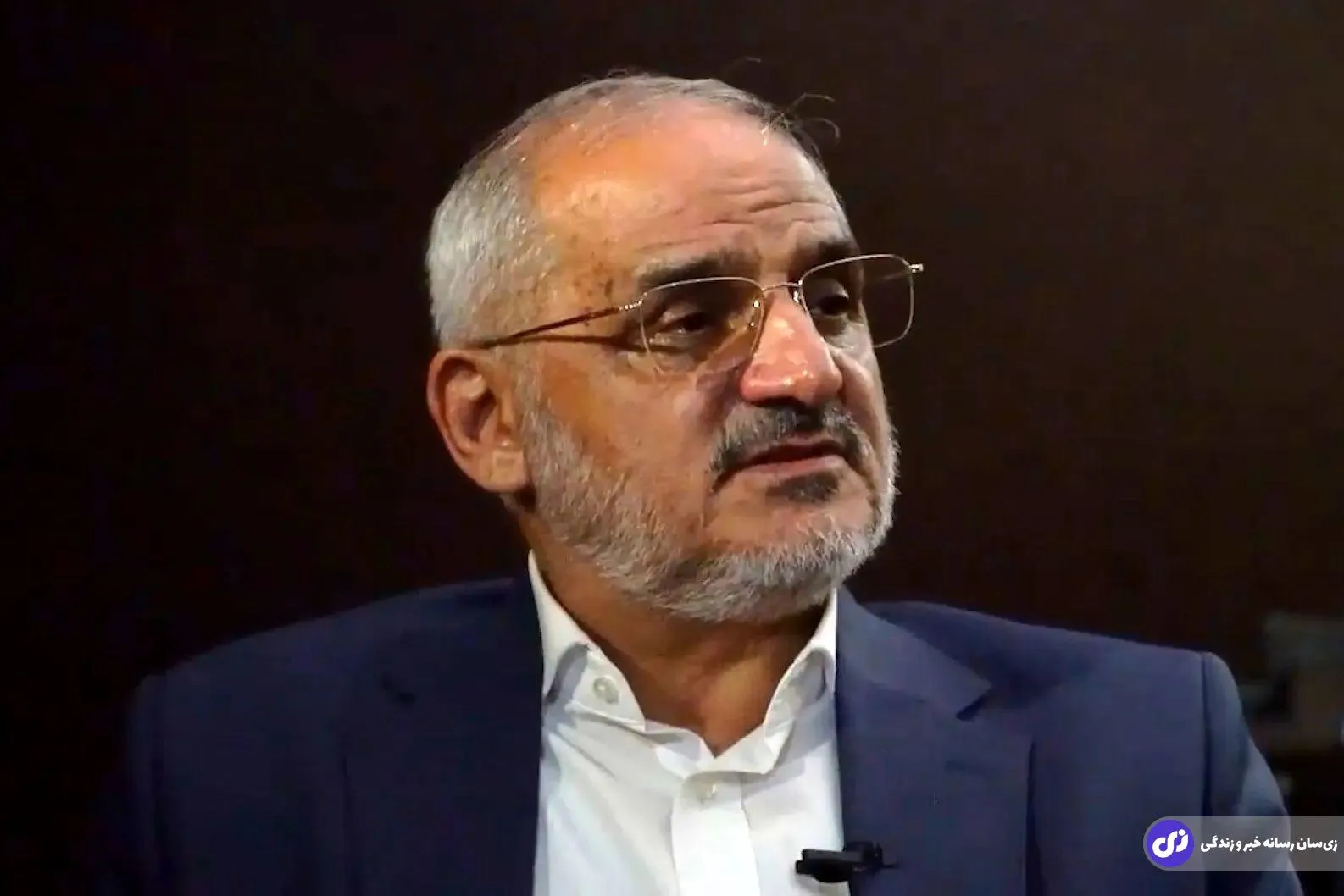 روایتی جدید از بمباران جلسه شعام؛ رئیس‌جمهور با همان حالت به ملاقات رهبری رفت | لباس‌های امیرموسوی پاره شده و صورتش پر از خاک بود