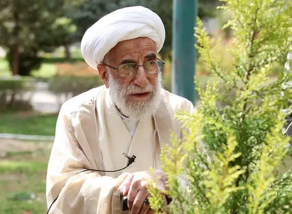 آیت‌الله جنتی ۱۰۰ ساله شد؛ تاریخ دقیق تولد آیت‌الله جنتی و راز طول عمر آیت‌الله جنتی چیست؟