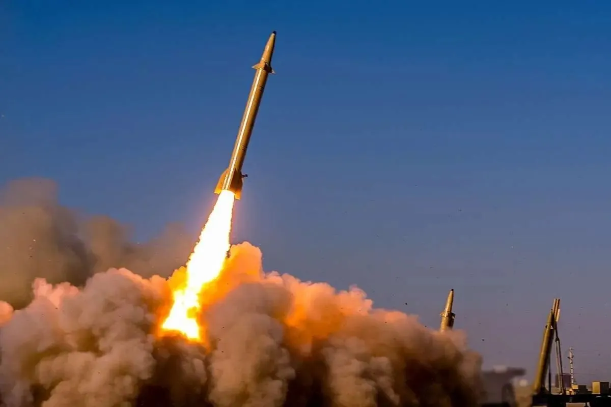 (تصاویر) آزمایش موشکی در خرم‌آباد، مهاباد، اصفهان، تهران و مشهد