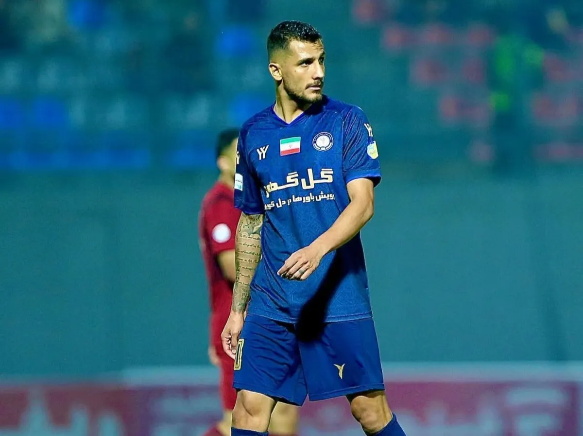 مهدی تیکدری: تلخ‌ترین گل عمرم را به پرسپولیس زدم؛ مادرم شرمندتم | فحاشی به مادرِ تیکدری که ۲۰ سال پیش فوت شده است!