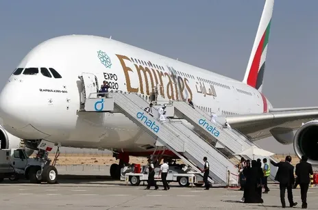 هواپیمای اماراتی در مهر‌آباد فرود آمد