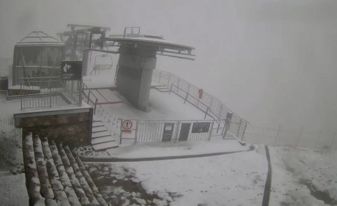 برف تابستانی این کشور را شوکه کرد + تصویر