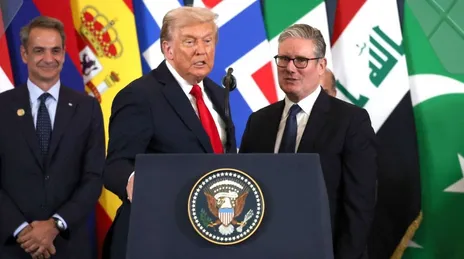 انگلیس به دریای مکران زیردریایی فرستاد