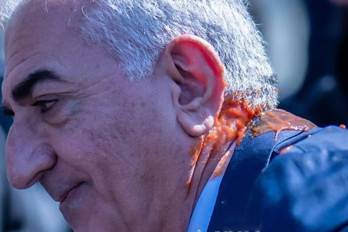 حمله با سس گوجه به قالیباف