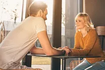 دلیل خیانت زن به مرد را می‌دانید؟ ۱۲ عاملی که باعث می‌شود یک زن متعهد نماند