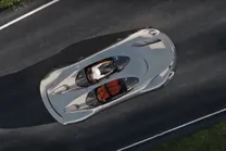 (تصاویر) خودرویی که شیشه جلو و سقف ندارد