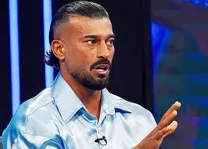 عکس | سلفی رامین با دختران استقلالی در مراسم «هشتادمین یلدای استقلال»