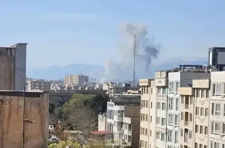 صدای انفجارهای شدید در تهران شنیده شد/ جنگنده در آسمان‌ پرند، رباط کریم و اسلامشهر