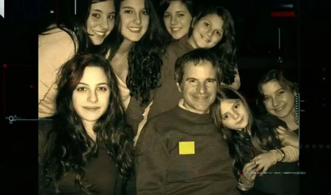 عکس | کشف تصاویر خصوصی رافائل گروسی در میان اسناد موساد توسط ایران